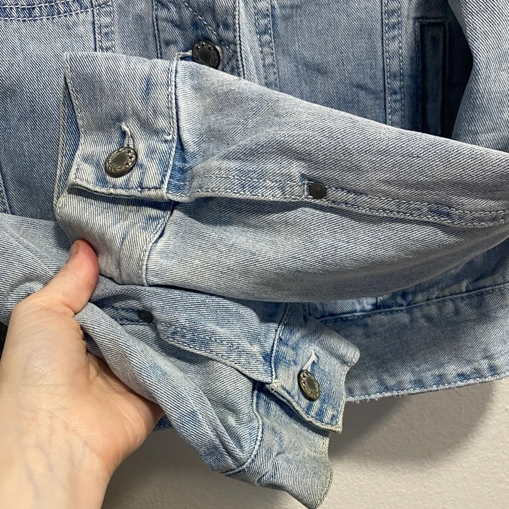 Free People Light Wash Cropped Denim Jacket Small - Picture 9 of 13